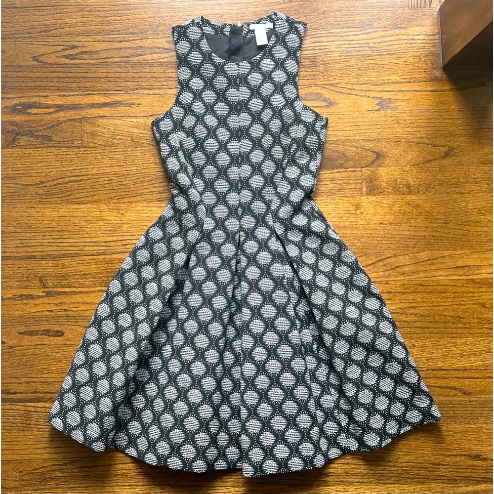 H&M Gorgeous black & white sleeveless full skirt fun dress! Size 2
